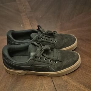 Used Puma Sneakers (Great Condition)